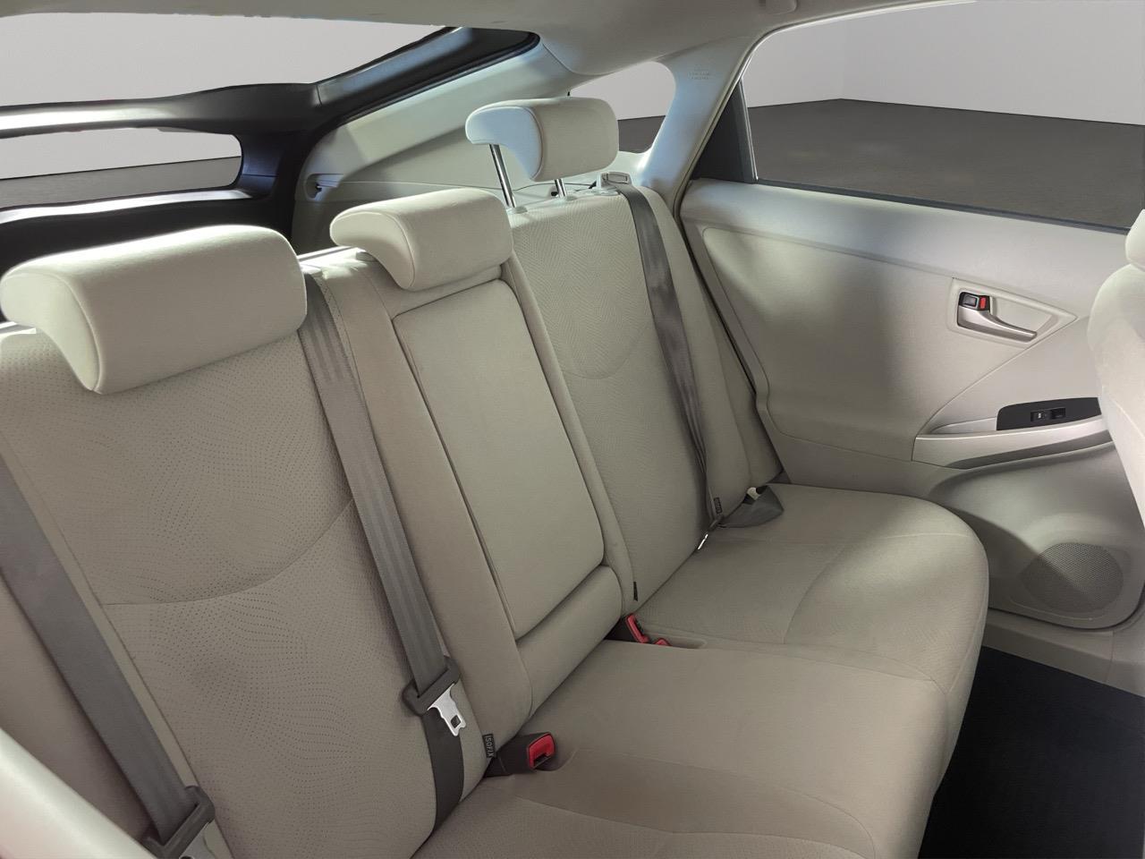 2014 Toyota Prius S Station Wagon LOW KMS + REVERSING CAMERA + AUTO LIGHTS