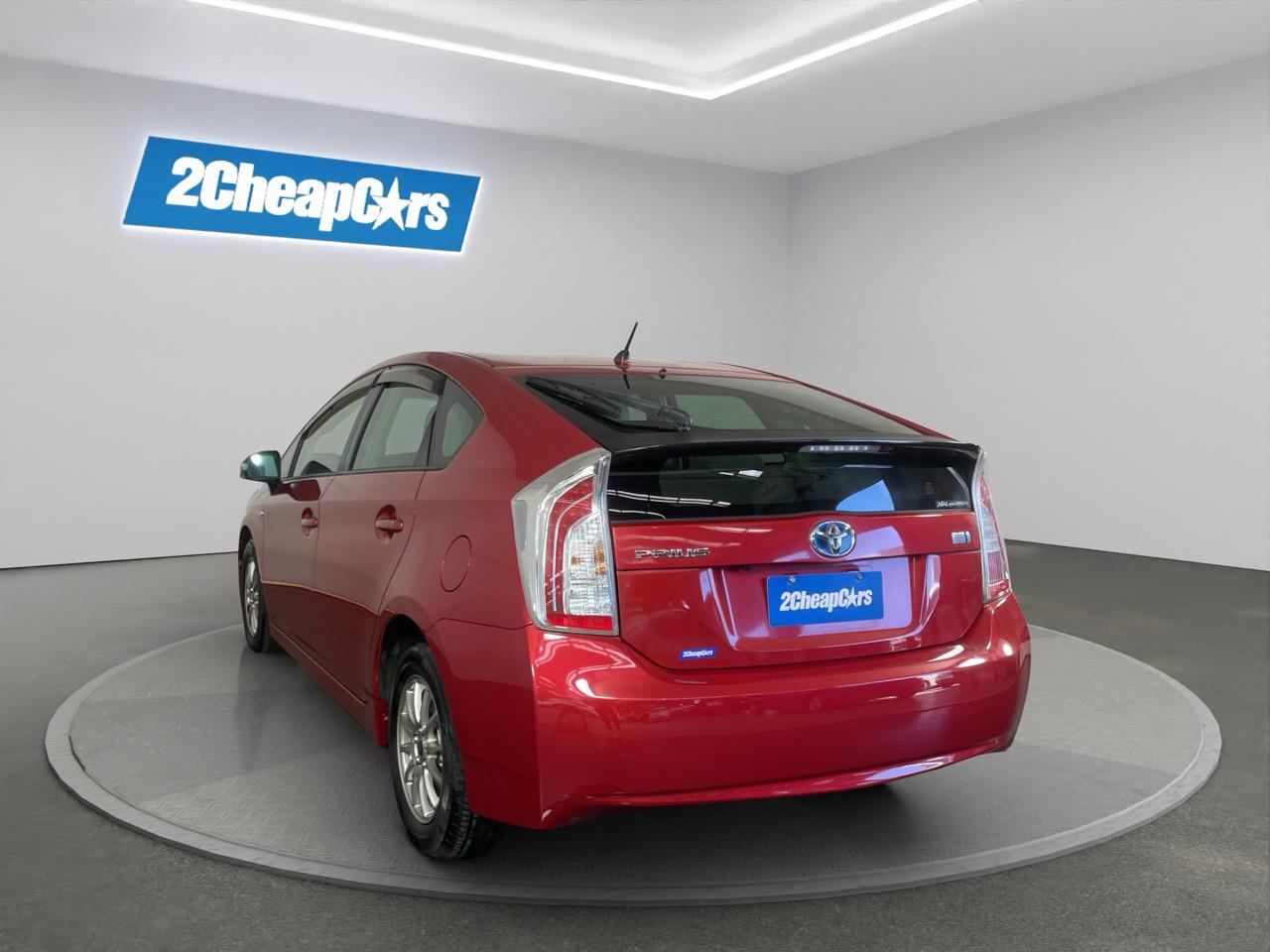 2014 Toyota Prius S Station Wagon LOW KMS + REVERSING CAMERA + AUTO LIGHTS