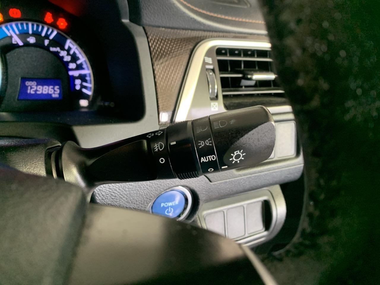 2012 Toyota Camry Hybrid Leather Package Sedan REVESING CAMERA + PUSH SRART + AUTO LIGHTS