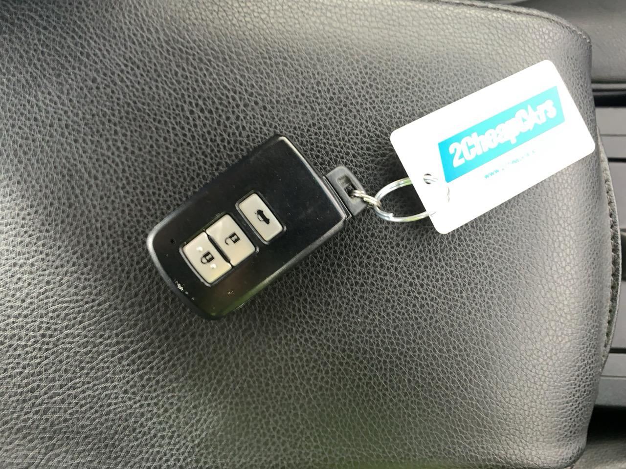 2012 Toyota Camry Hybrid Leather Package Sedan REVESING CAMERA + PUSH SRART + AUTO LIGHTS