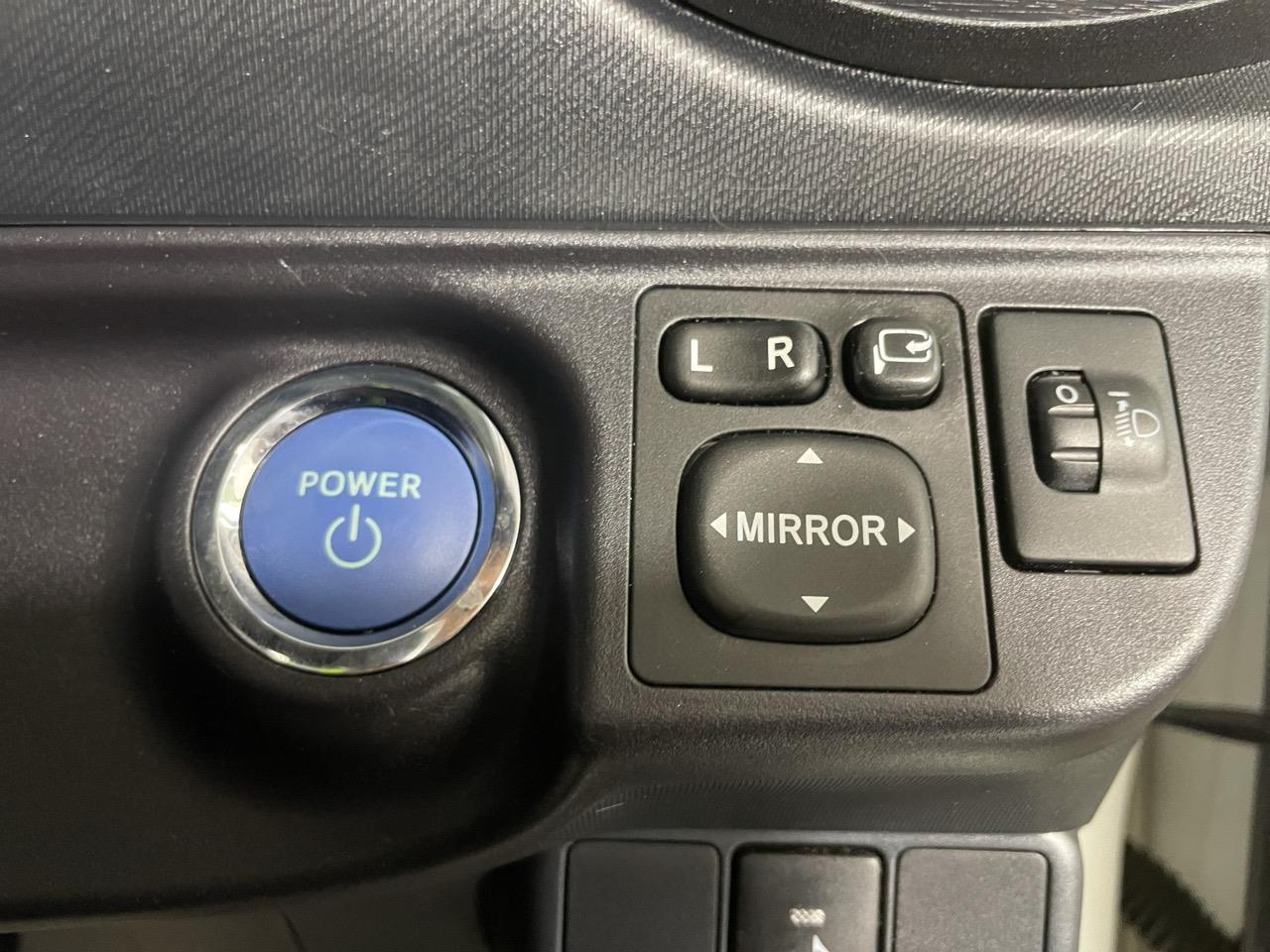 2013 Toyota Aqua G Hatchback AUTO LIGHTS + PUSH BUTTON START + ALLOY WHEELS