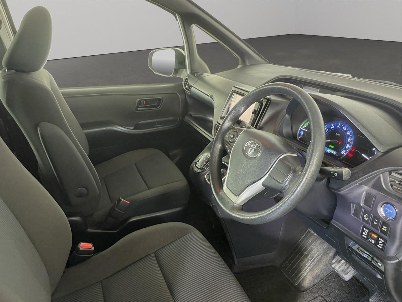 2014 Toyota Noah Hybrid G People Mover REVERSING CAMERA + SMART KEY + POWER SLIDING DOOR