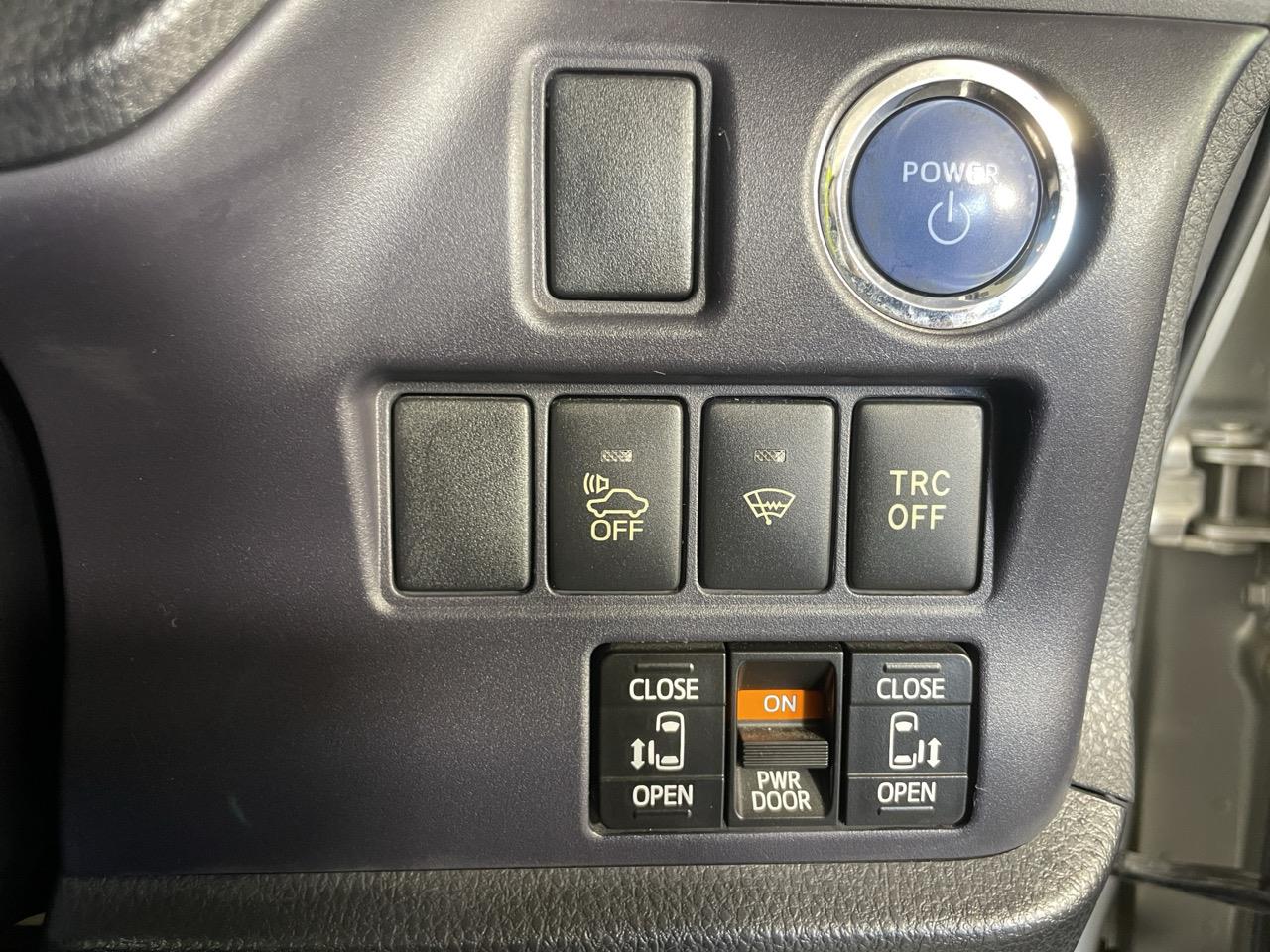 2014 Toyota Noah Hybrid G People Mover REVERSING CAMERA + SMART KEY + POWER SLIDING DOOR