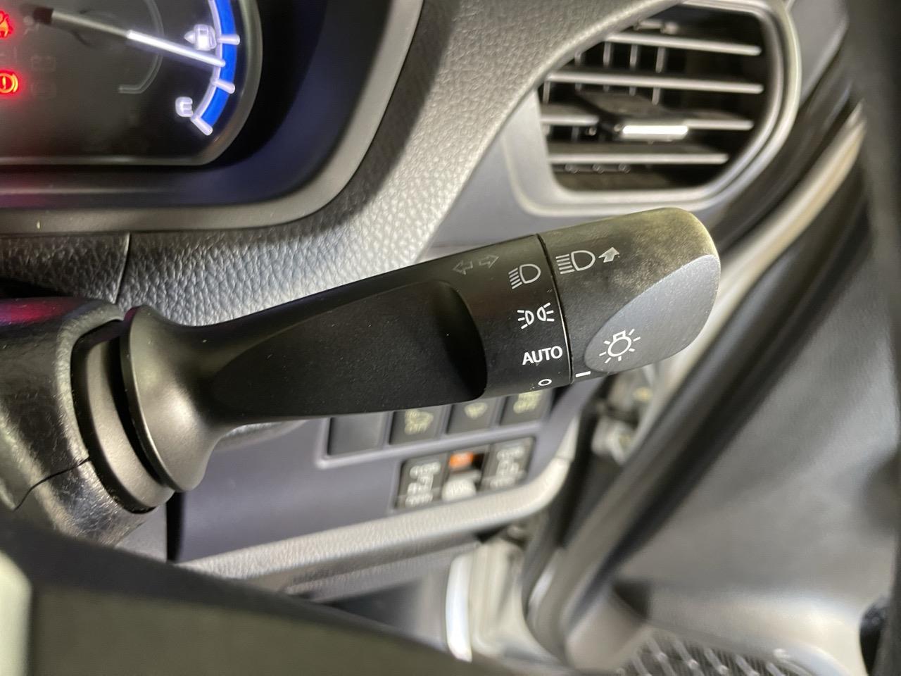 2014 Toyota Noah Hybrid G People Mover REVERSING CAMERA + SMART KEY + POWER SLIDING DOOR