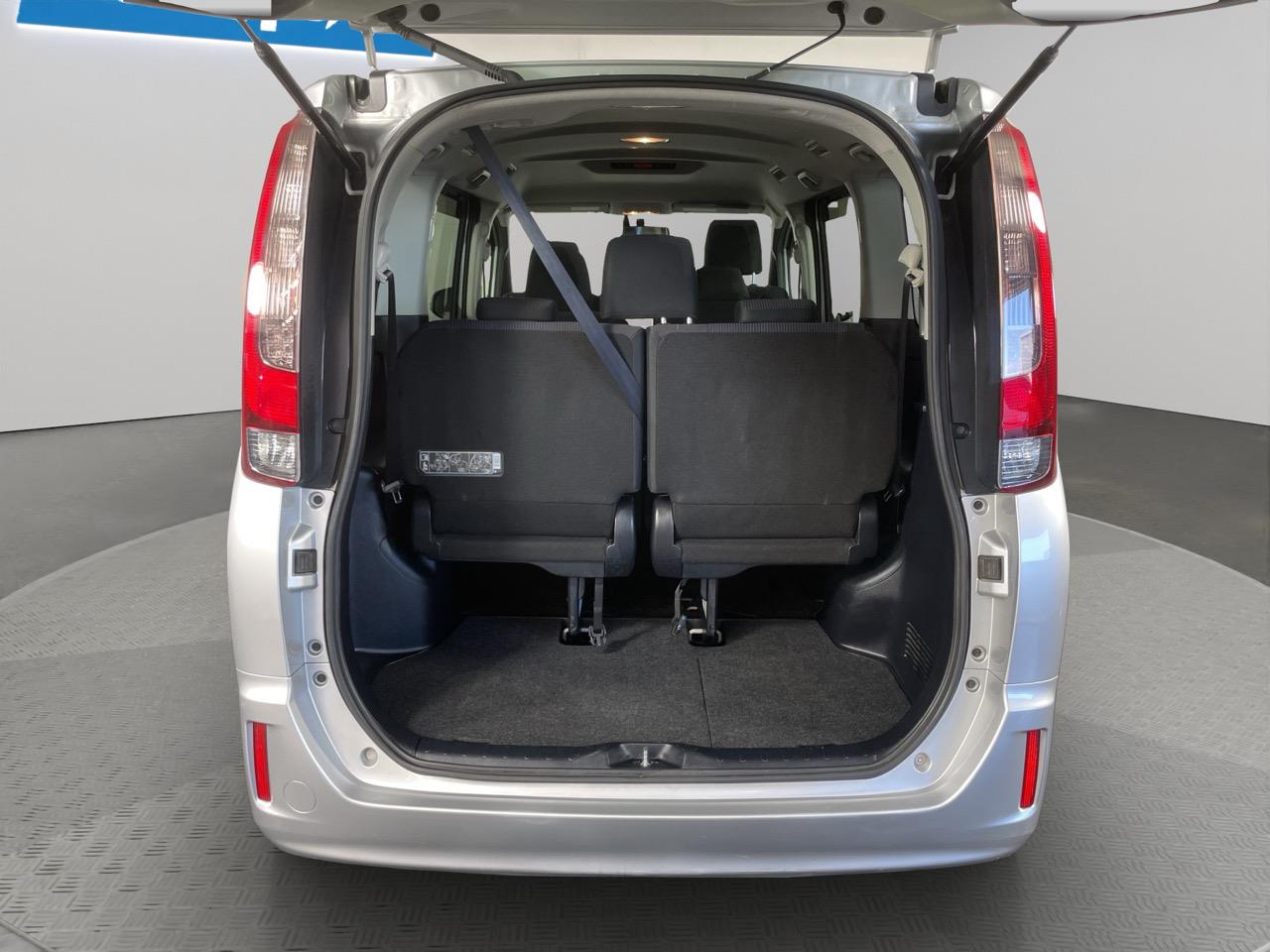 2014 Toyota Noah Hybrid G People Mover REVERSING CAMERA + SMART KEY + POWER SLIDING DOOR