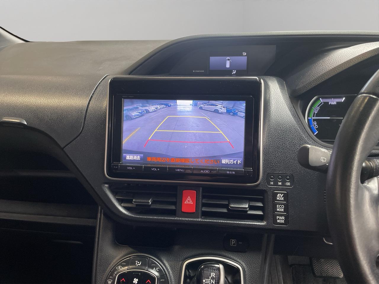 2014 Toyota Noah Hybrid G People Mover HEATED SEATS + REVERSING CAMERA + SMART KEY