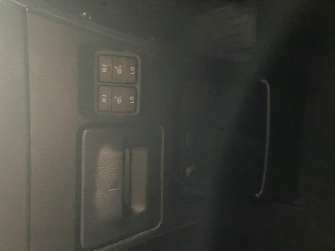 2014 Toyota Noah Hybrid G People Mover HEATED SEATS + REVERSING CAMERA + SMART KEY