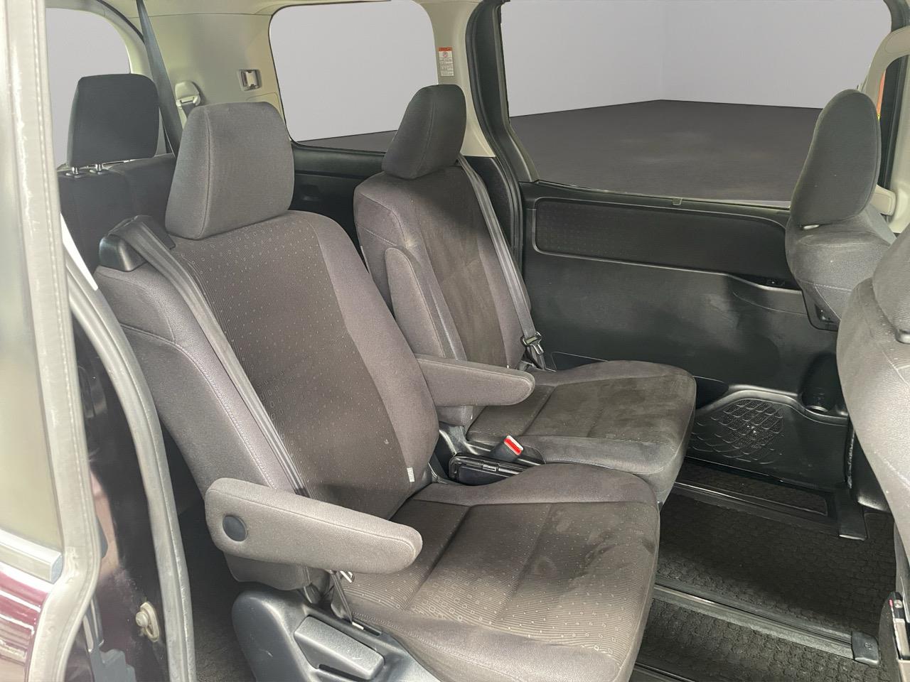 2014 Toyota Noah Hybrid G People Mover HEATED SEATS + REVERSING CAMERA + SMART KEY