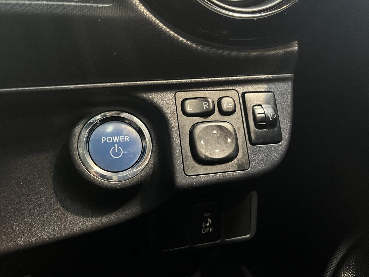 2015 Toyota Aqua Facelift Model S Hatchback PUSH BUTTON START + AUTO LIGHTS + REVERSING CAMERA