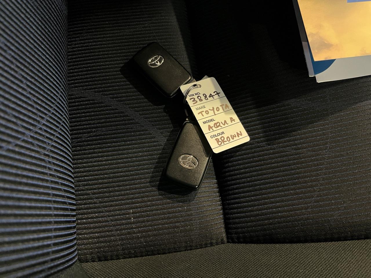 2015 Toyota Aqua Facelift Model S Hatchback PUSH BUTTON START + AUTO LIGHTS + REVERSING CAMERA