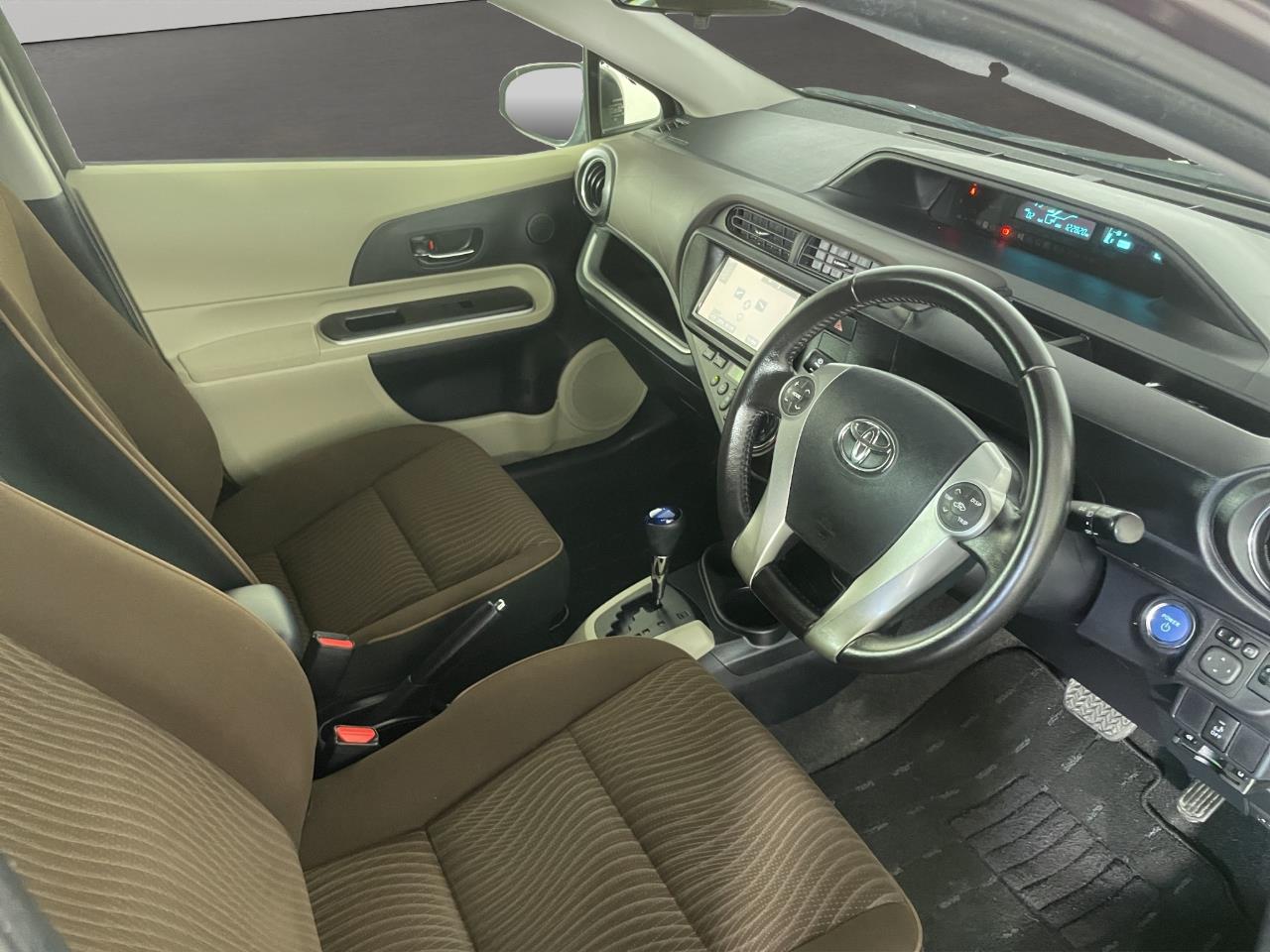 2014 Toyota Aqua G Hatchback SMART KEY + REVERSING CAMERA + AUTO LIGHTS