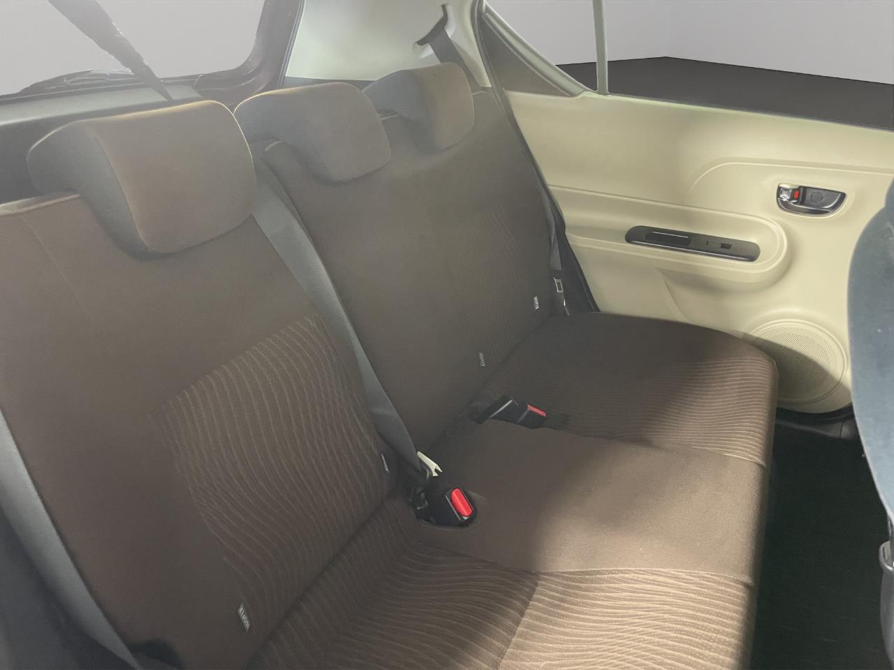 2014 Toyota Aqua G Hatchback SMART KEY + REVERSING CAMERA + AUTO LIGHTS