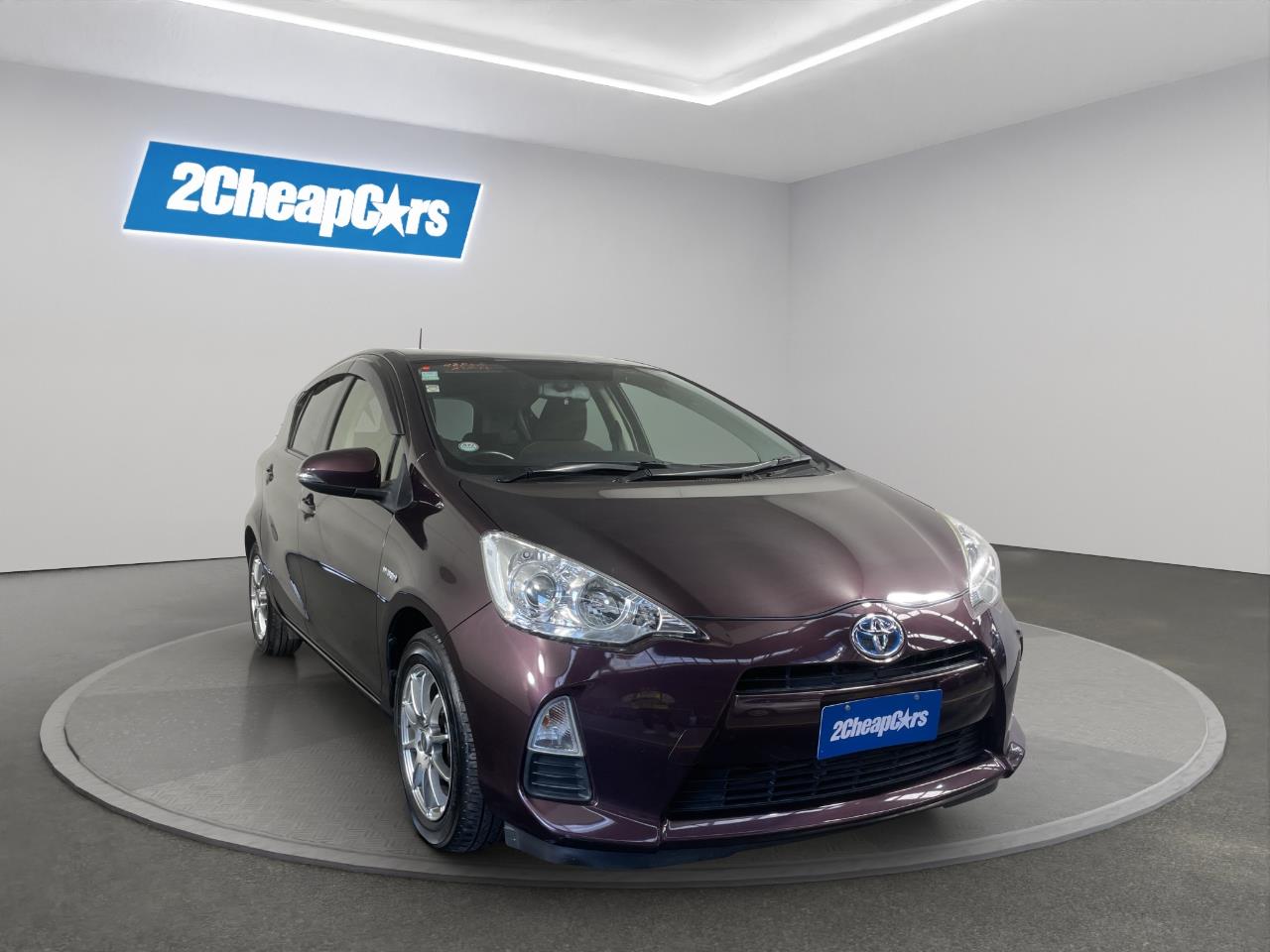 2014 Toyota Aqua G Hatchback SMART KEY + REVERSING CAMERA + AUTO LIGHTS