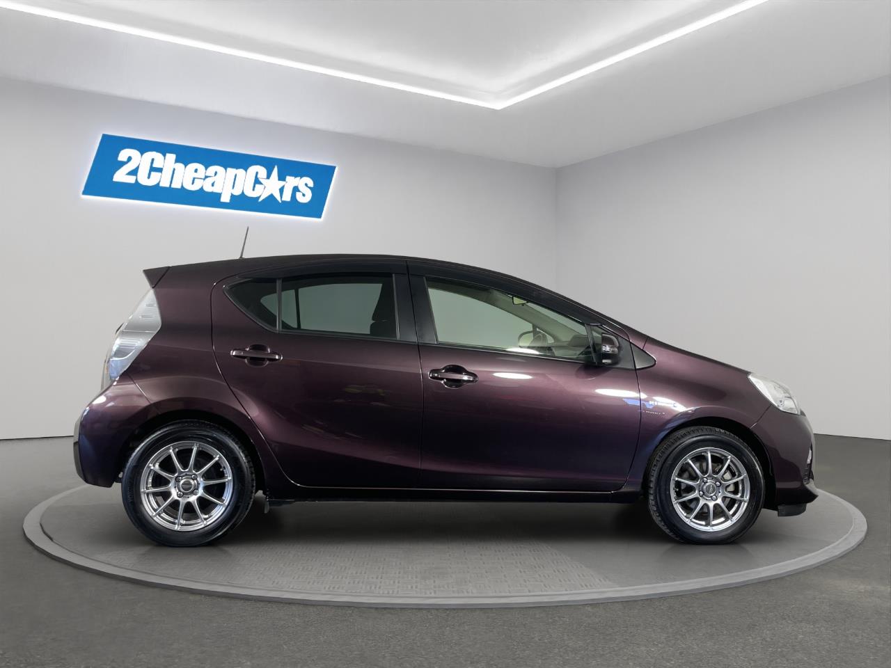 2014 Toyota Aqua G Hatchback SMART KEY + REVERSING CAMERA + AUTO LIGHTS