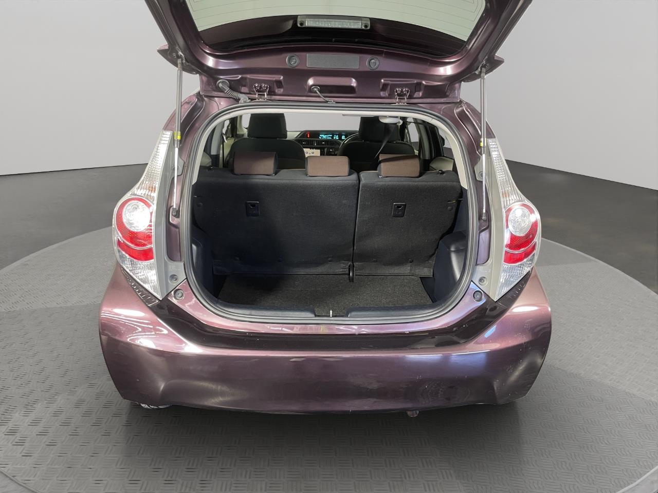 2014 Toyota Aqua G Hatchback SMART KEY + REVERSING CAMERA + AUTO LIGHTS