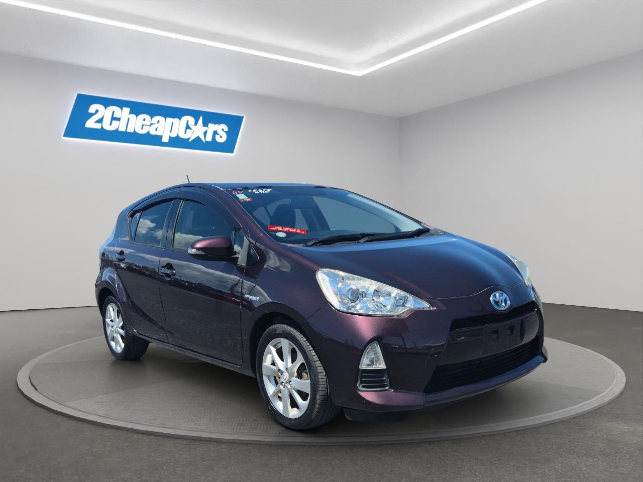 2014 Toyota Aqua S Hatchback PUSH BUTTON START + AUTO LIGHTS + REVERSING CAMERA