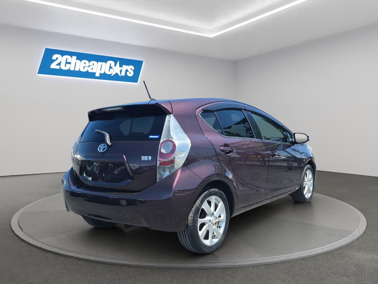 2014 Toyota Aqua S Hatchback PUSH BUTTON START + AUTO LIGHTS + REVERSING CAMERA