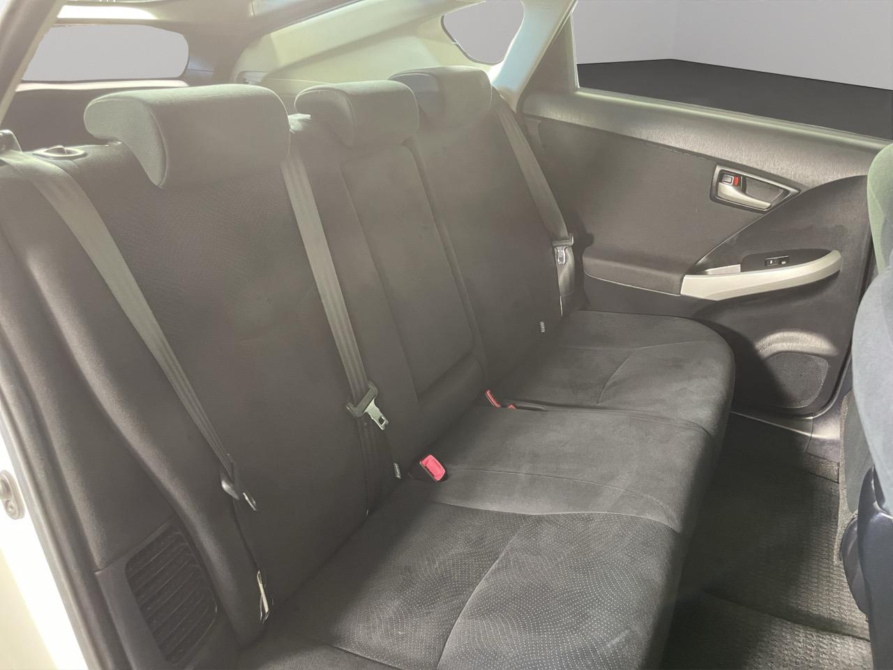 2014 Toyota Prius S Hatchback AUTO LIGHTS + PUSH START