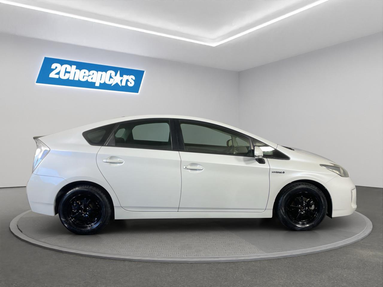 2014 Toyota Prius S Hatchback AUTO LIGHTS + PUSH START