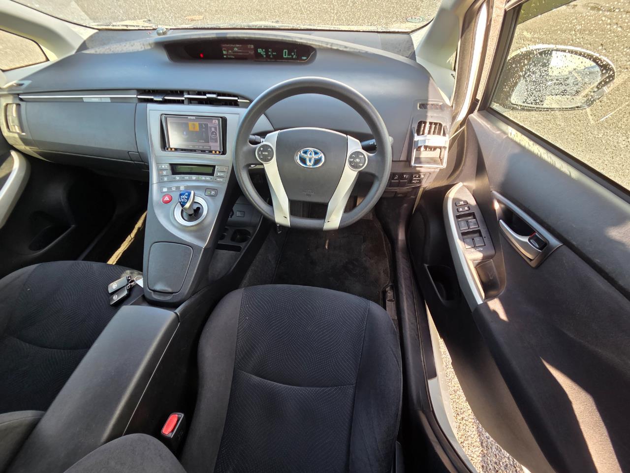 2014 Toyota Prius Hybrid Sedan SMART KEY + REVERSING CAMERA