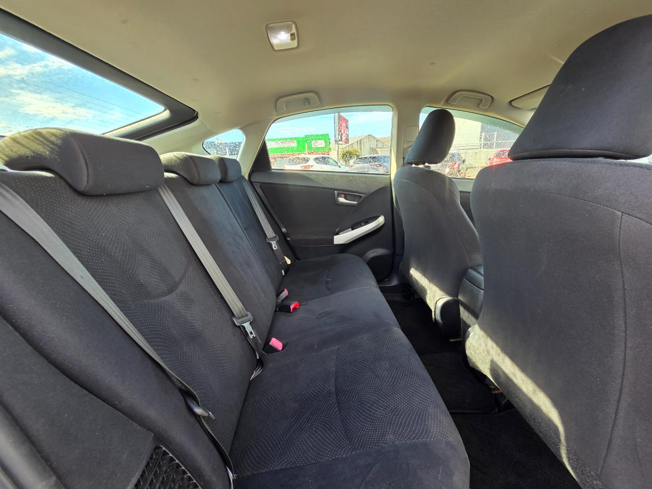 2014 Toyota Prius Hybrid Sedan SMART KEY + REVERSING CAMERA