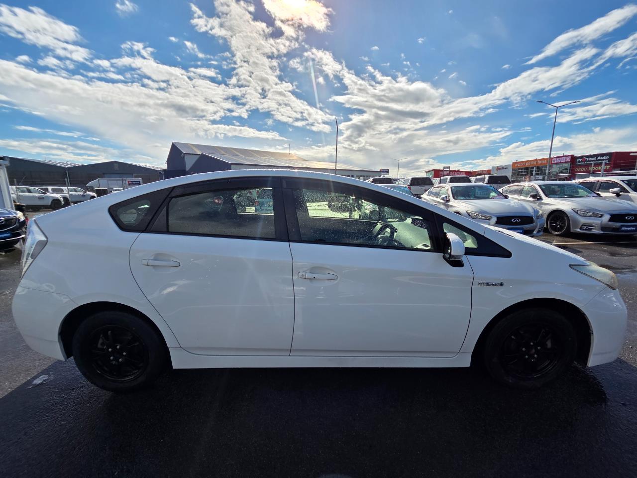 2014 Toyota Prius Hybrid Sedan SMART KEY + REVERSING CAMERA