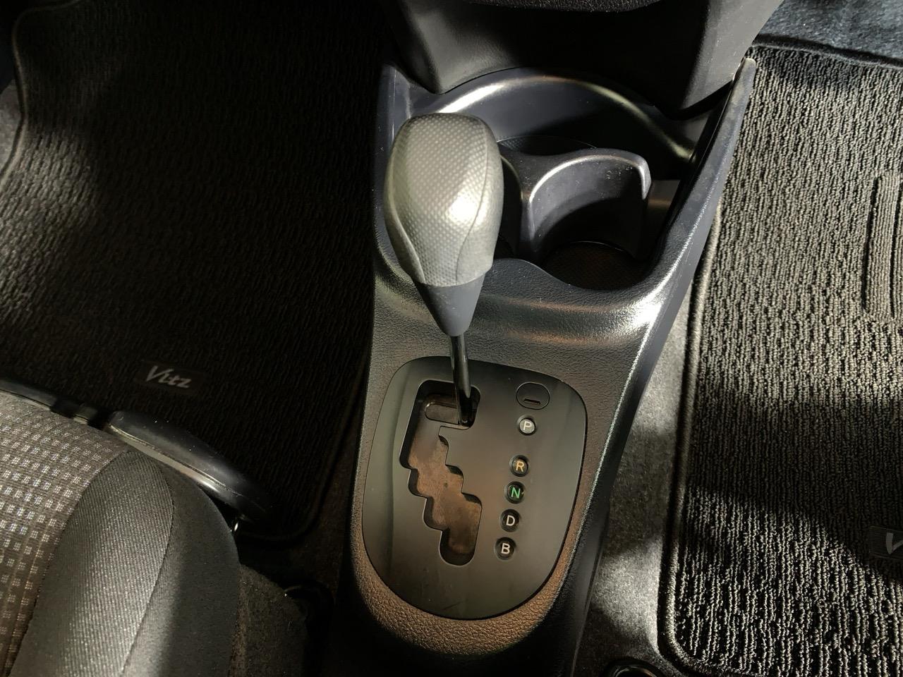 2017 Toyota Vitz Yaris Hybrid F Hatchback SMART KEY + REVERSING CAMERA + AUTO LIGHTS