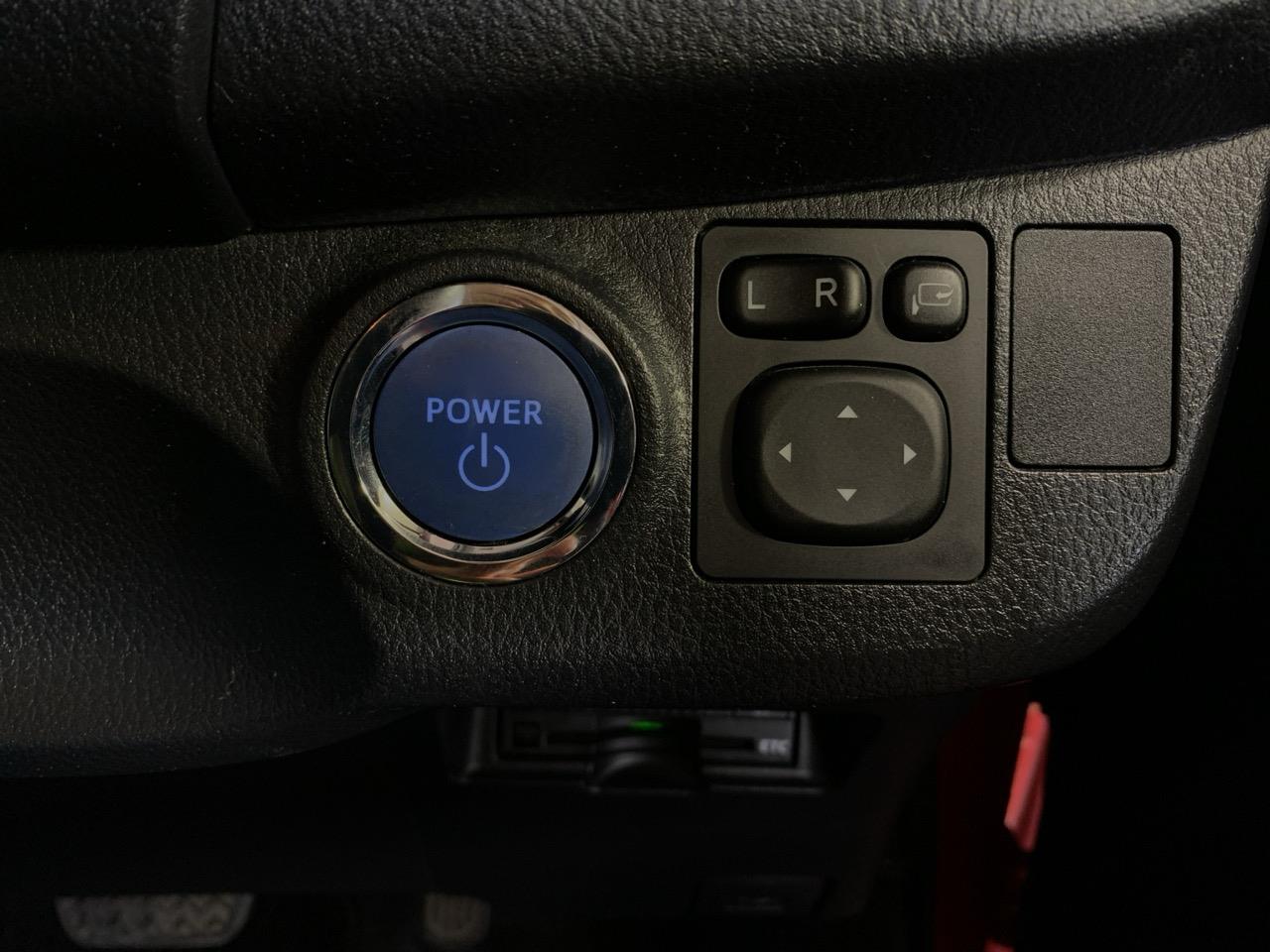 2017 Toyota Vitz Yaris Hybrid F Hatchback SMART KEY + REVERSING CAMERA + AUTO LIGHTS