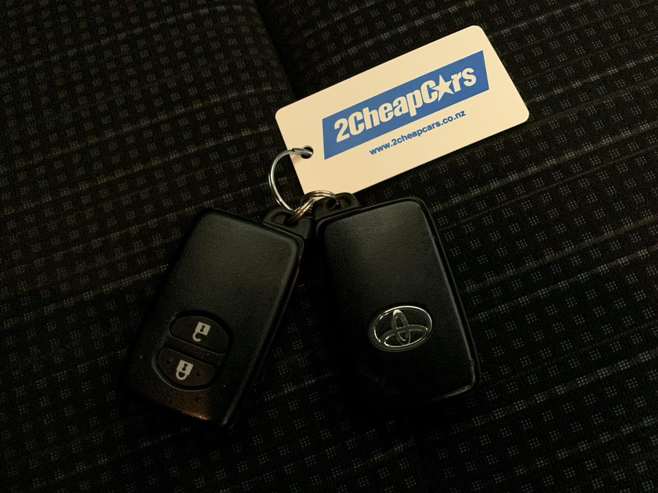 2017 Toyota Vitz Yaris Hybrid F Hatchback SMART KEY + REVERSING CAMERA + AUTO LIGHTS