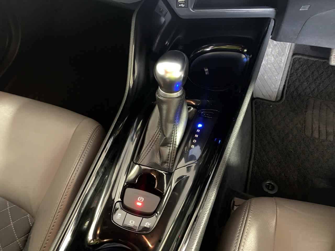 2020 Toyota C-HR Hybrid G RV/SUV CRUISE CONTROL + REVERSING CAMERA +  AUTO LIGHTS