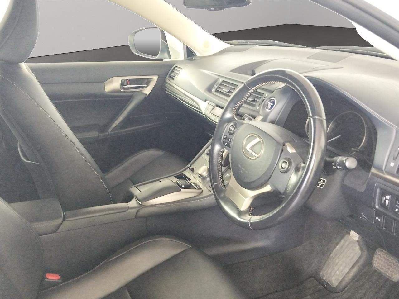 2015 Lexus CT200h Version C Hatchback PADDLE SHIFT + CRUISE CONTROL + PUSH SRART