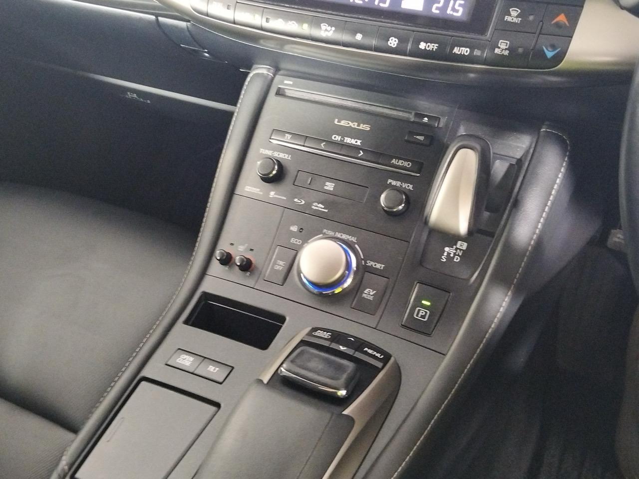 2015 Lexus CT200h Version C Hatchback PADDLE SHIFT + CRUISE CONTROL + PUSH SRART