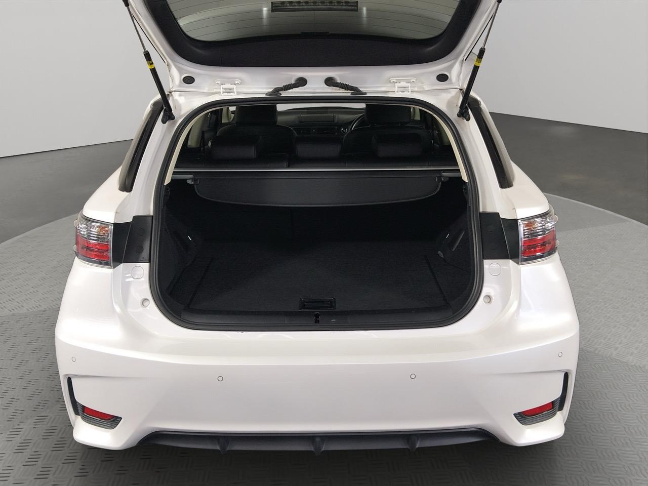 2015 Lexus CT200h Version C Hatchback PADDLE SHIFT + CRUISE CONTROL + PUSH SRART