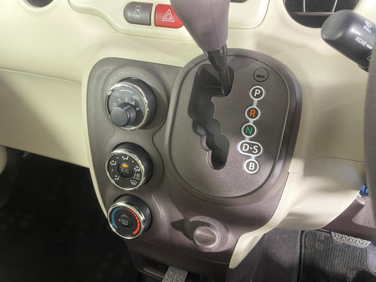 2012 Toyota SPADE 1.5 Y  AUTO LIGHTS + GREAT FUEL EFFICIENCY