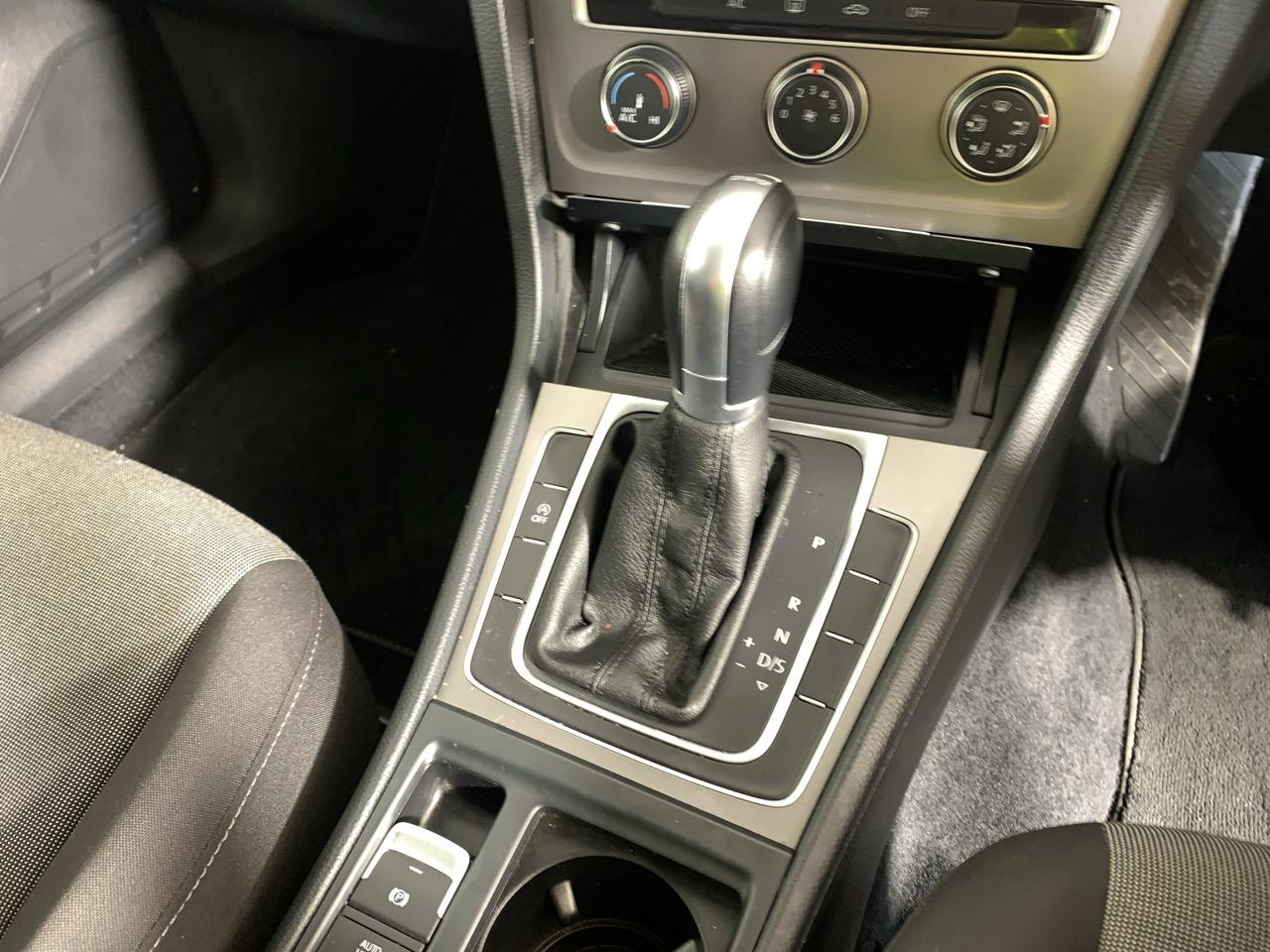 2015 Volkswagen Golf TSI Comfortline Premium Editio Hatchback LOW KM + REVERSING CAMERA