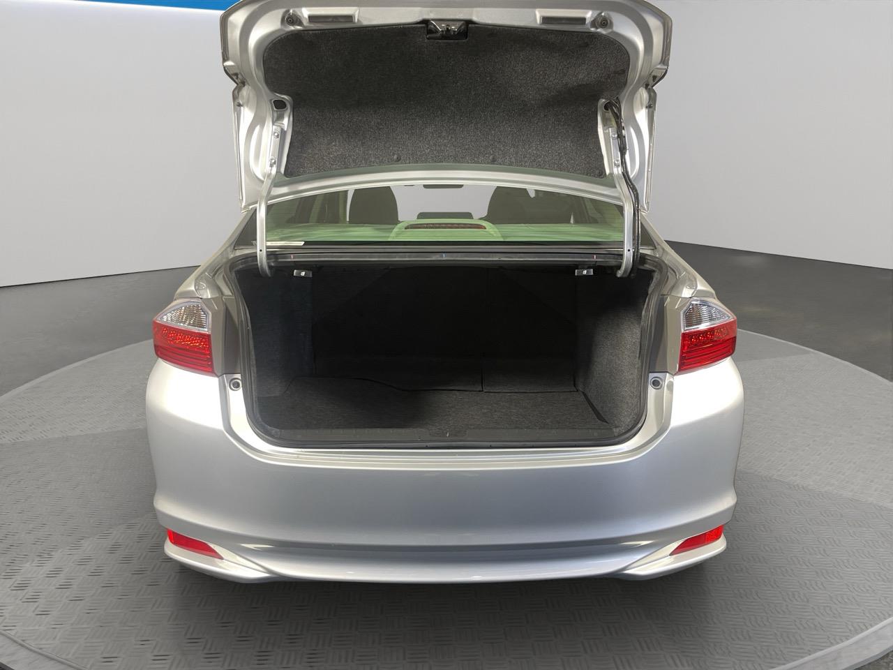 2014 Honda Grace Hybrid LX Sedan LOW KM + REVERSING CAMERA + AUTO LIGHTS