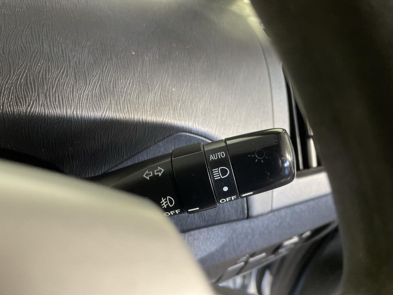 2012 Toyota Prius G Station Wagon REVERSING CAMERA + PUSH START + AUTO LIGHTS