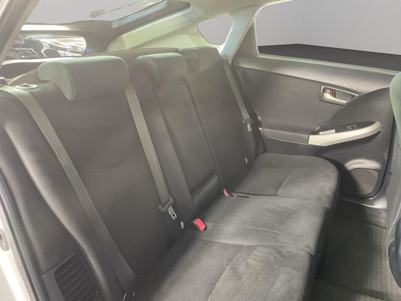 2012 Toyota Prius G Station Wagon REVERSING CAMERA + PUSH START + AUTO LIGHTS