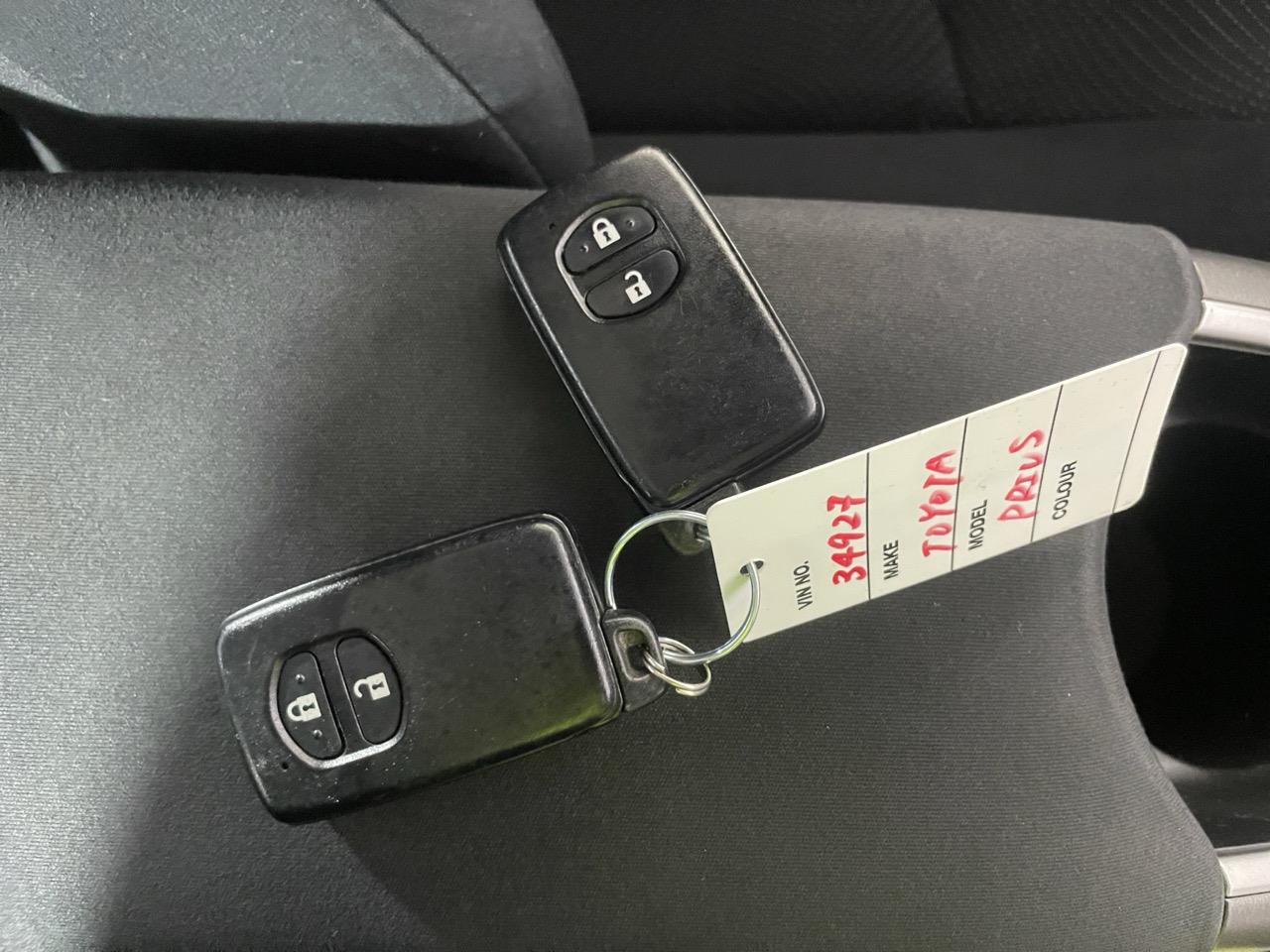 2012 Toyota Prius G Station Wagon REVERSING CAMERA + PUSH START + AUTO LIGHTS