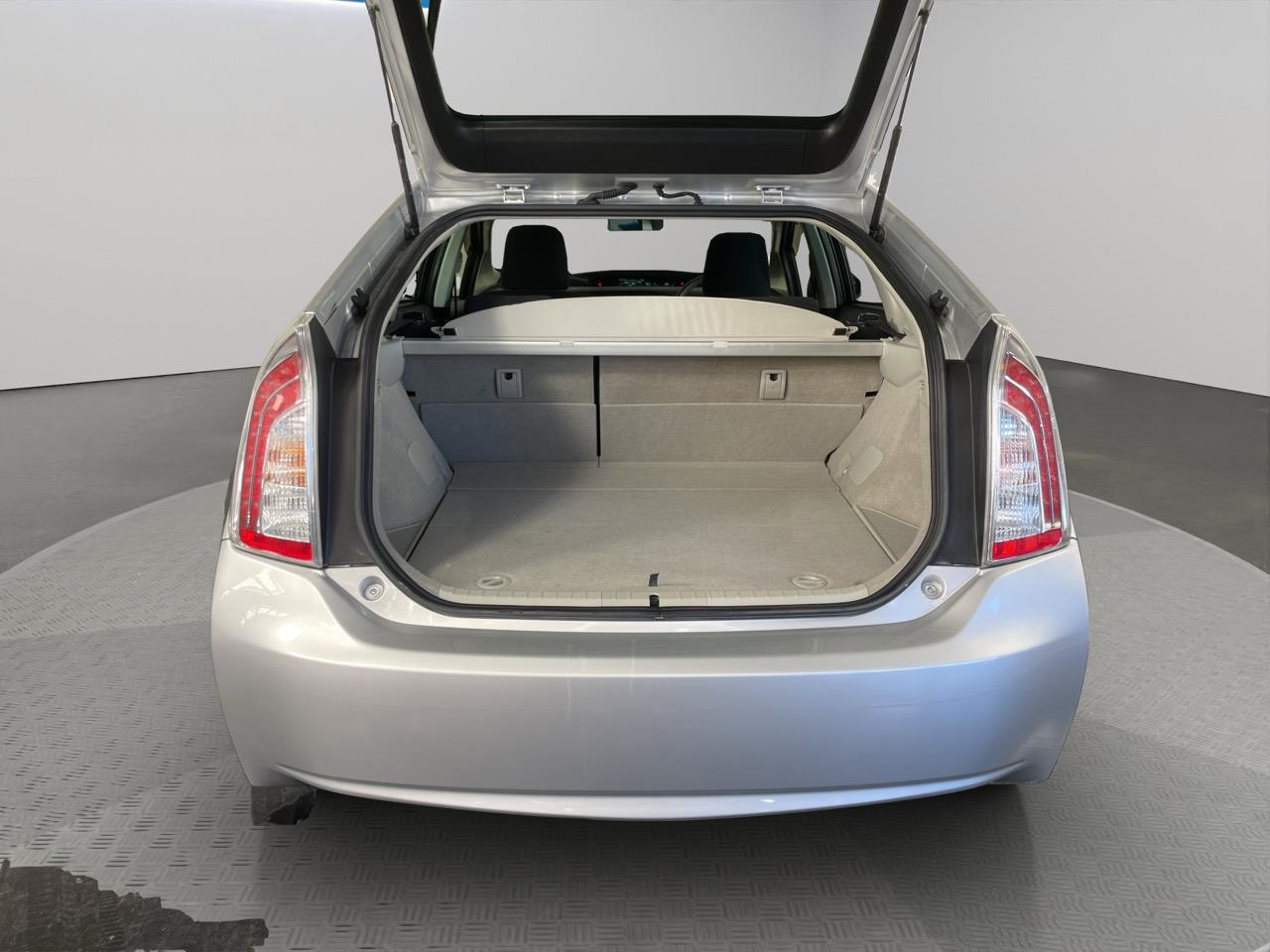 2012 Toyota Prius G Station Wagon REVERSING CAMERA + PUSH START + AUTO LIGHTS