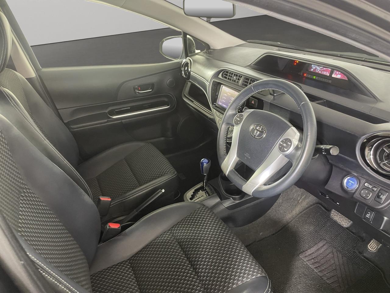 2015 Toyota Aqua X-URBAN Hatchback REVERSING CAMERA + AUTO LIGHTS + PUSH START