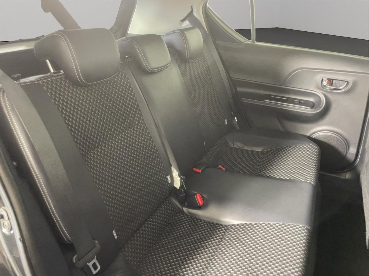 2015 Toyota Aqua X-URBAN Hatchback REVERSING CAMERA + AUTO LIGHTS + PUSH START