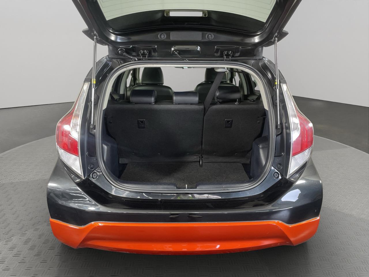 2015 Toyota Aqua X-URBAN Hatchback REVERSING CAMERA + AUTO LIGHTS + PUSH START