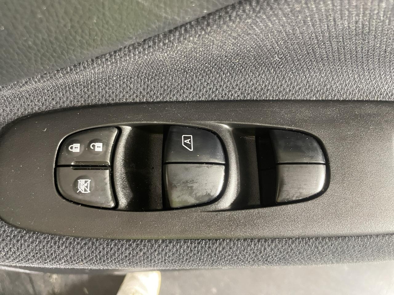 2013 Nissan Serena Hybrid People Mover REVESING CAMERA + PUSH SRART + AUTO LIGHTS