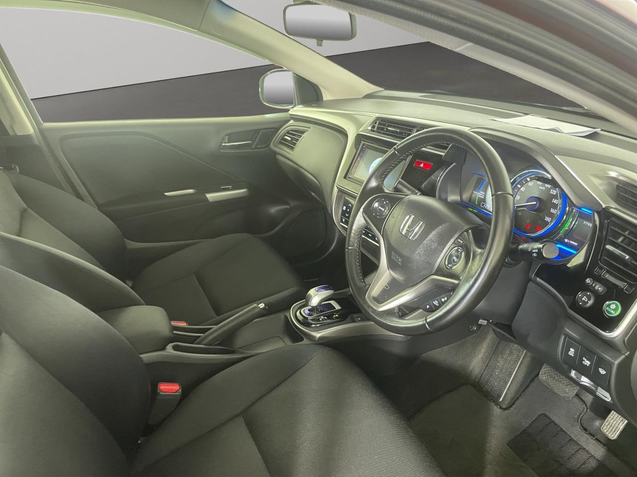 2015 Honda GRACE Hybrid Saloon REVERSING CAMERA + AUTO LIGHTS + PUSH START