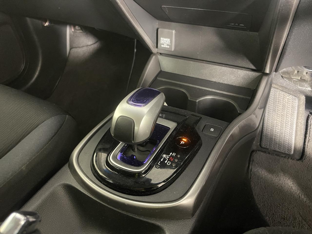 2015 Honda GRACE Hybrid Saloon REVERSING CAMERA + AUTO LIGHTS + PUSH START