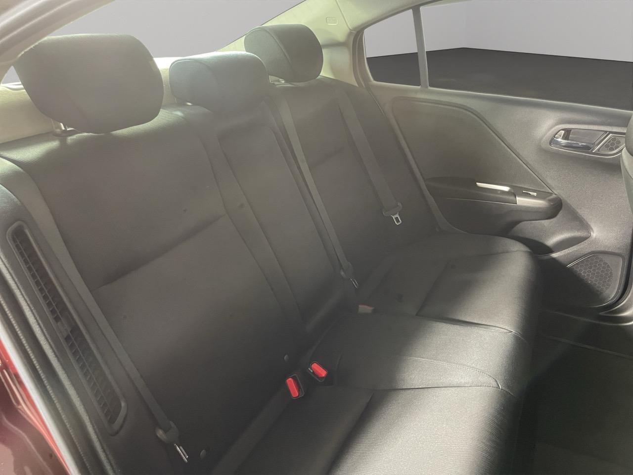 2015 Honda GRACE Hybrid Saloon REVERSING CAMERA + AUTO LIGHTS + PUSH START