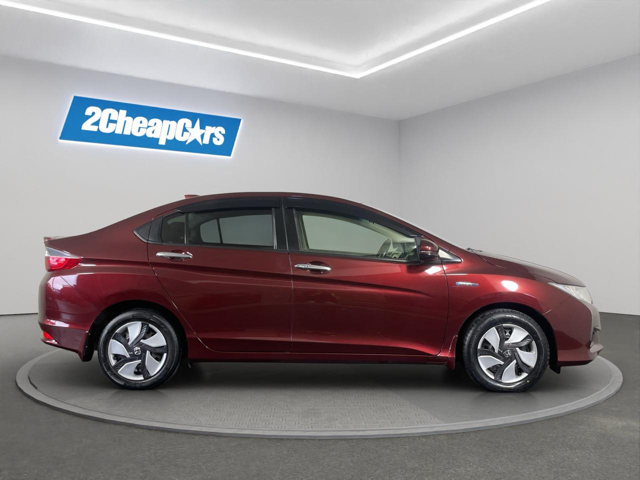 2015 Honda GRACE Hybrid Saloon REVERSING CAMERA + AUTO LIGHTS + PUSH START