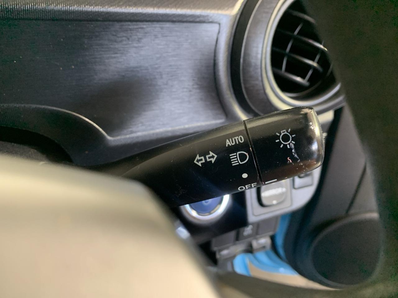 2013 Toyota Aqua S Hatchback PUSH BUTTON START + AUTO LIGHTS + REVERSING CAMERA