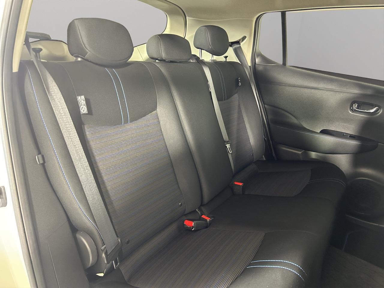 2018 Nissan Leaf 40S Late Model Hatchback REVESING CAMEIA + PUSH START + HEATED SEATS